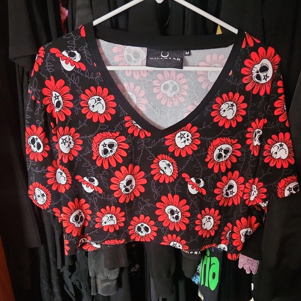 🖤black and red top